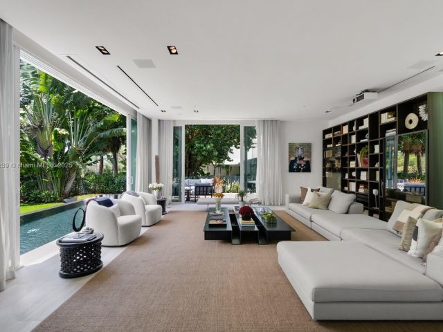 Продажа дома по адресу 4700 N Meridian Ave - фото 6048108