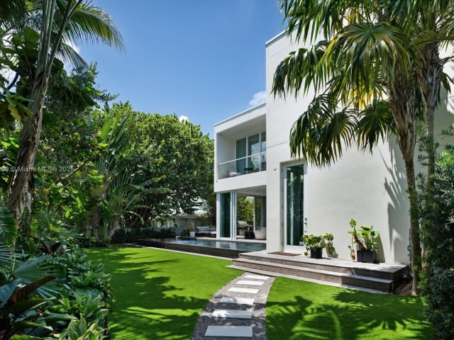 Продажа дома по адресу 4700 N Meridian Ave - фото 6048113