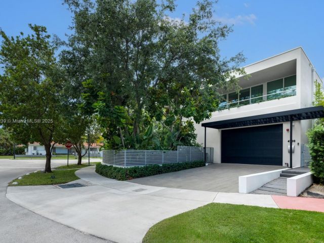 Продажа дома по адресу 4700 N Meridian Ave - фото 6048114