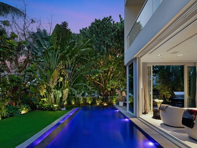 Продажа дома по адресу 4700 N Meridian Ave - фото 6048115