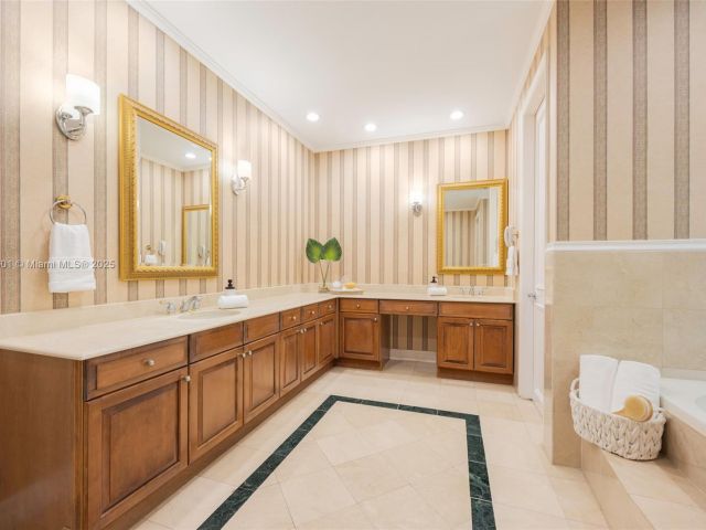 Продажа дома по адресу 7250 Erwin Rd - фото 6221042