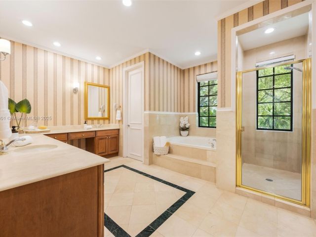 Продажа дома по адресу 7250 Erwin Rd - фото 6221043