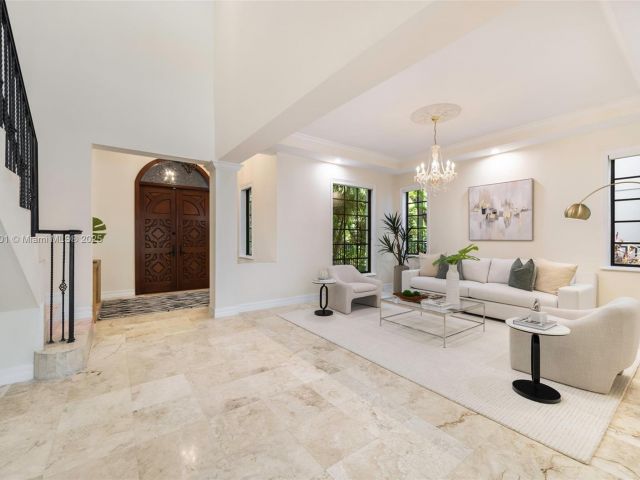 Продажа дома по адресу 7250 Erwin Rd - фото 6221057