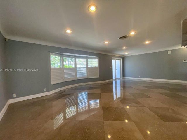 Продажа дома по адресу 2770 NE 8th Ct - фото 6049384