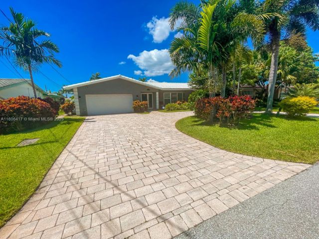 Продажа дома по адресу 2770 NE 8th Ct - фото 6049385