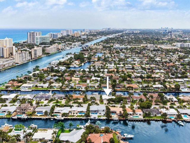 Продажа дома по адресу 2770 NE 8th Ct - фото 6049386