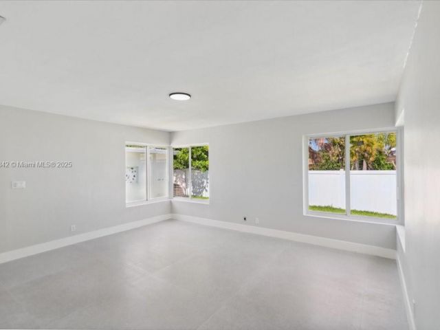 Продажа дома по адресу 1459 Jefferson St - фото 6049339