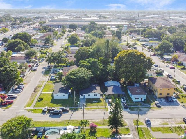 Продажа дома по адресу 5510 NW 30th Ave - фото 6053975