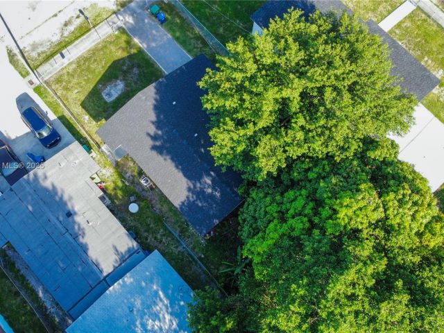 Продажа дома по адресу 5510 NW 30th Ave - фото 6053977