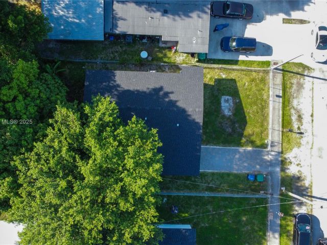 Продажа дома по адресу 5510 NW 30th Ave - фото 6053978