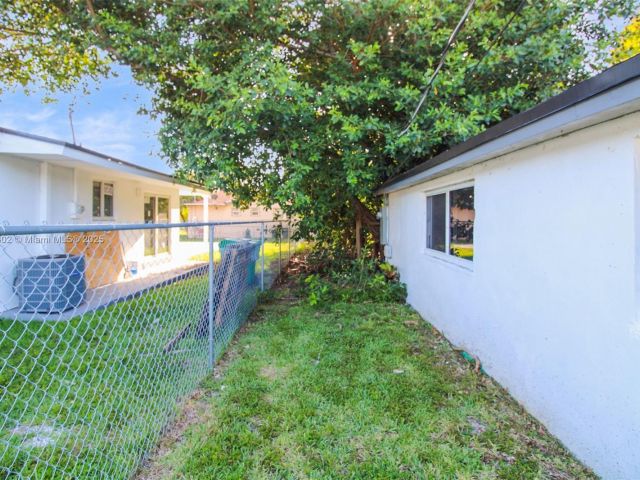 Продажа дома по адресу 5510 NW 30th Ave - фото 6053981