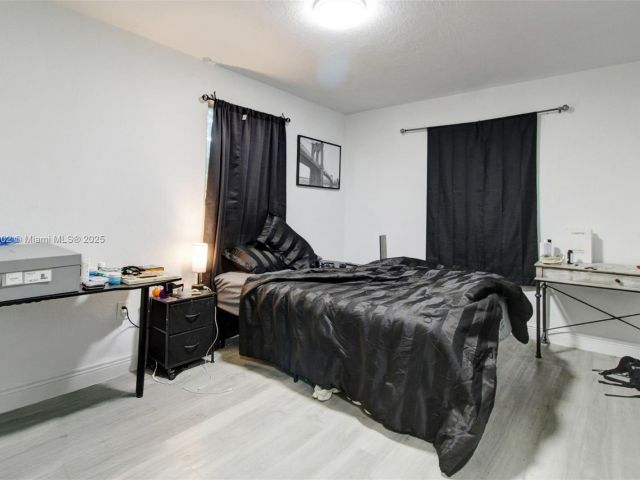 Продажа дома по адресу 5510 NW 30th Ave - фото 6053986