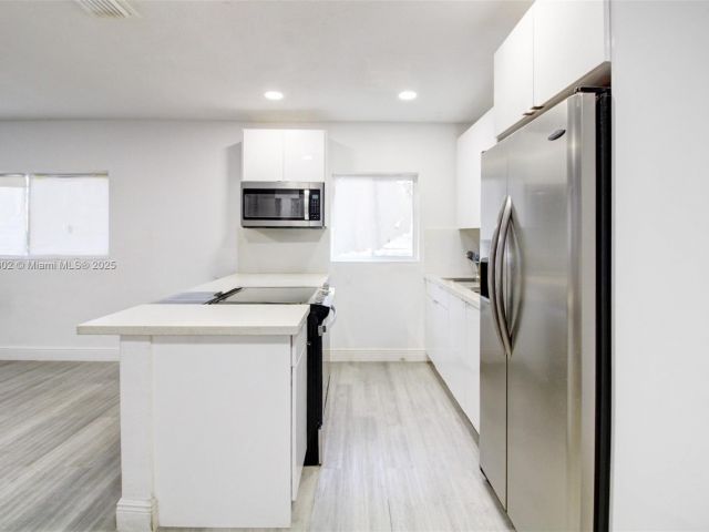 Продажа дома по адресу 5510 NW 30th Ave - фото 6053991