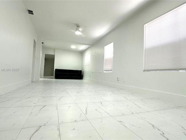 Дом в аренду по адресу 912 NW 2nd St 912 - фото 6055495