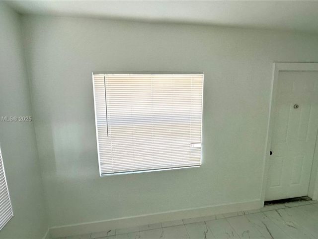 Дом в аренду по адресу 912 NW 2nd St 912 - фото 6055498