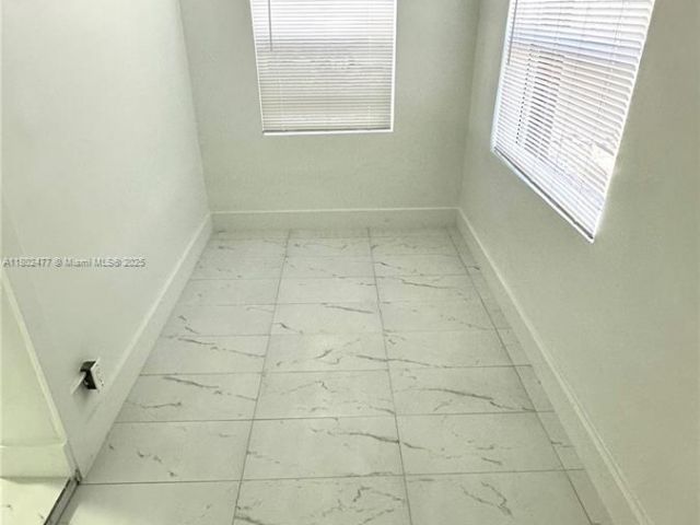 Дом в аренду по адресу 912 NW 2nd St 912 - фото 6055500