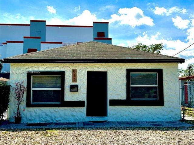 Дом в аренду по адресу 912 NW 2nd St 912 - фото 6055501