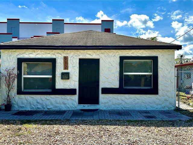 Дом в аренду по адресу 912 NW 2nd St 912 - фото 6055504