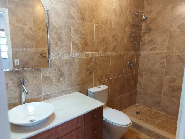 Продажа дома по адресу 20033 NE 2nd PL - фото 6051653