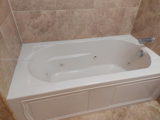 Продажа дома по адресу 20033 NE 2nd PL - фото 6051657