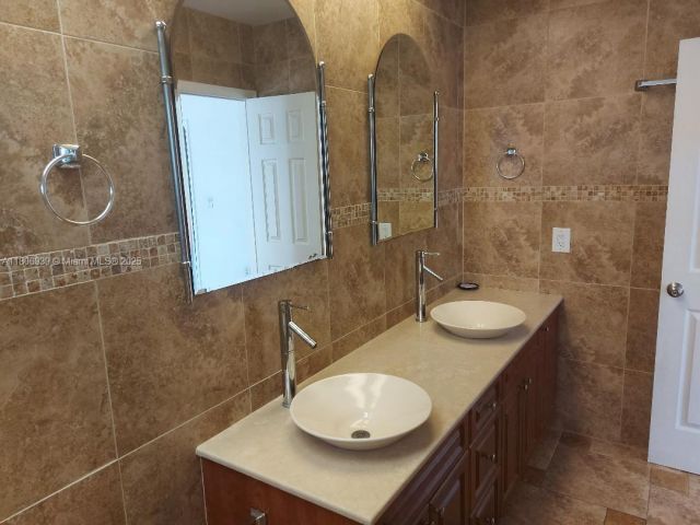 Продажа дома по адресу 20033 NE 2nd PL - фото 6051658