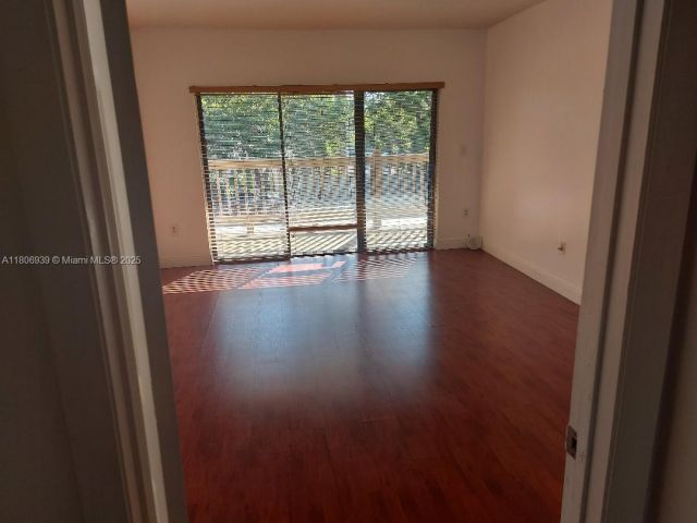 Продажа дома по адресу 20033 NE 2nd PL - фото 6051660