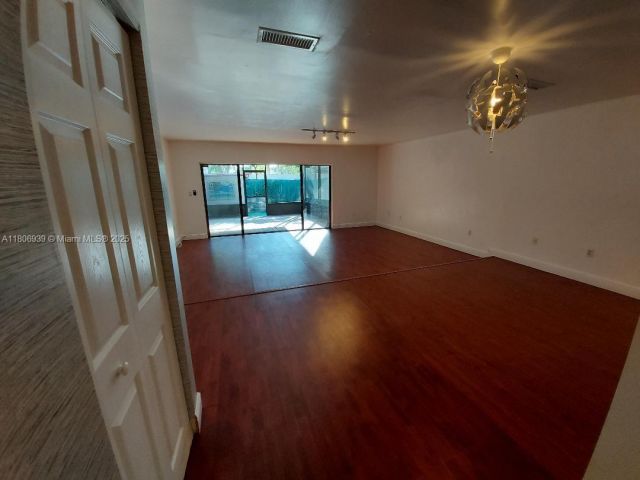 Продажа дома по адресу 20033 NE 2nd PL - фото 6051666