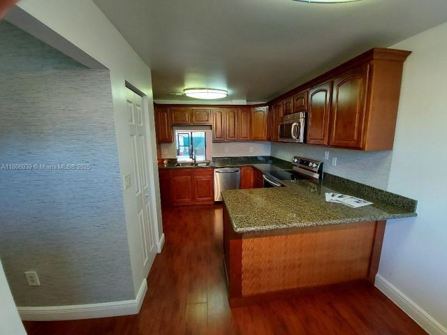 Продажа дома по адресу 20033 NE 2nd PL - фото 6051668