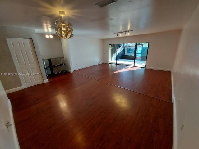 Продажа дома по адресу 20033 NE 2nd PL - фото 6051669