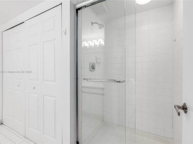 Продажа квартиры #1005 - фото 6054200