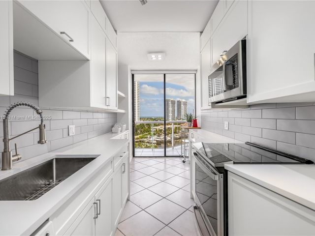 Продажа квартиры #1005 - фото 6054210