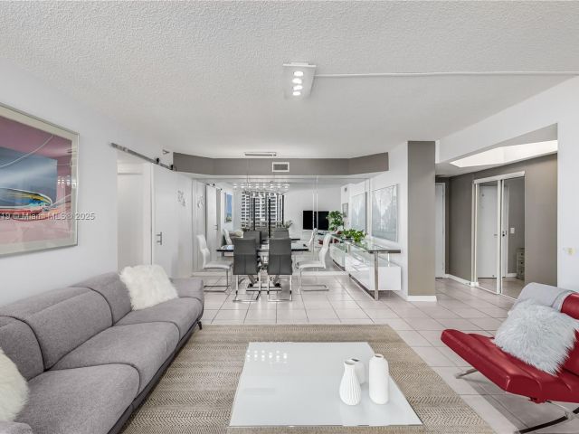 Продажа квартиры #1005 - фото 6054215