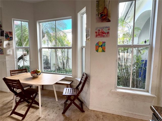 Продажа дома по адресу 826 E Spinnaker Dr E - фото 6077526