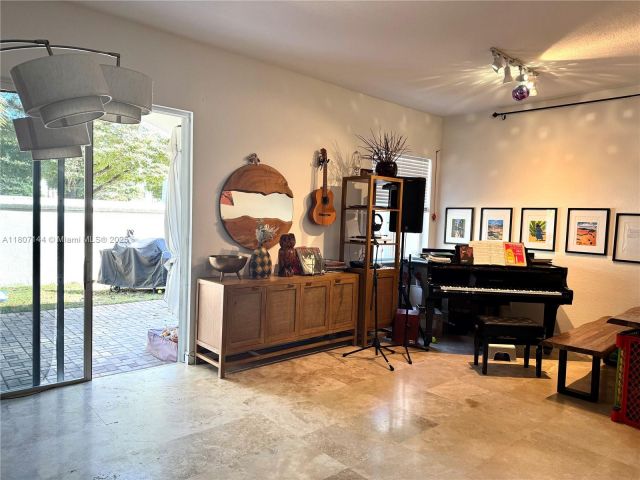 Продажа дома по адресу 826 E Spinnaker Dr E - фото 6077530