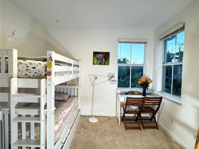 Продажа дома по адресу 826 E Spinnaker Dr E - фото 6077537