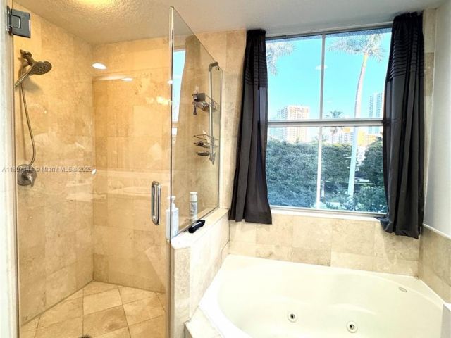 Продажа дома по адресу 826 E Spinnaker Dr E - фото 6077540