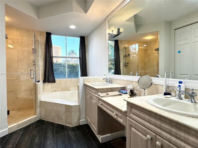 Продажа дома по адресу 826 E Spinnaker Dr E - фото 6077541