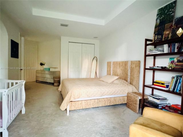 Продажа дома по адресу 826 E Spinnaker Dr E - фото 6077542