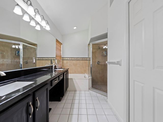 Продажа дома по адресу 2703 Augusta Dr - фото 6079174