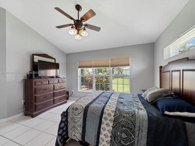 Продажа дома по адресу 2703 Augusta Dr - фото 6079175