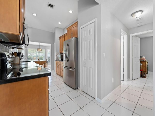 Продажа дома по адресу 2703 Augusta Dr - фото 6079181