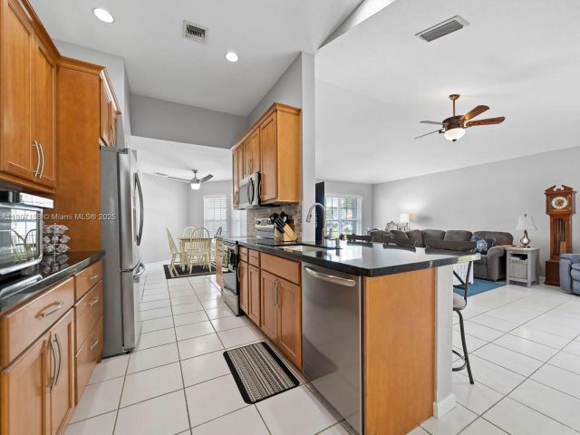 Продажа дома по адресу 2703 Augusta Dr - фото 6079182