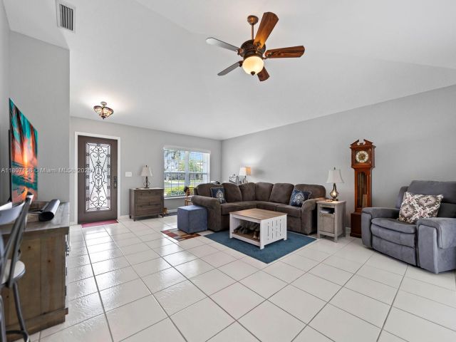 Продажа дома по адресу 2703 Augusta Dr - фото 6079184