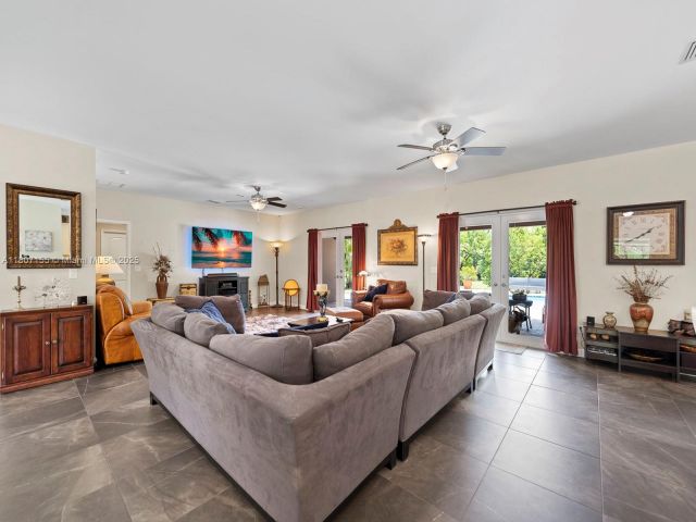 Продажа дома по адресу 15150 SW 240th St - фото 6053763