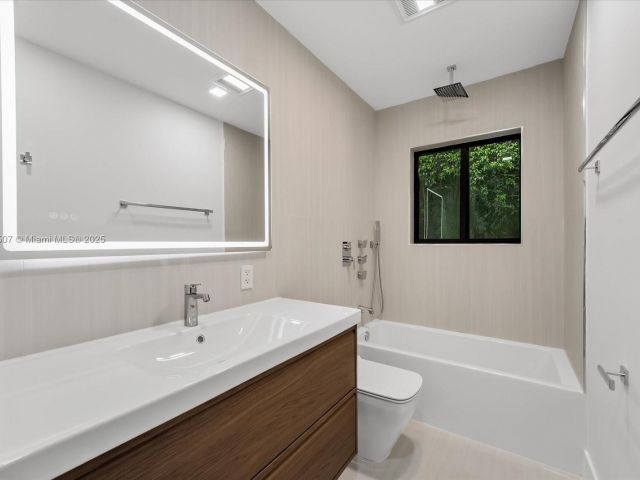 Дом в аренду по адресу 112 E 1st Ct - фото 6083777