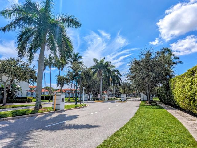 Дом в аренду по адресу 2056 Alta Meadows Lane 2308 - фото 6392337