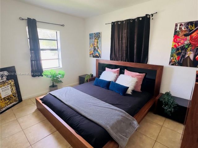 Продажа дома по адресу 301 NW 37th St - фото 6054114