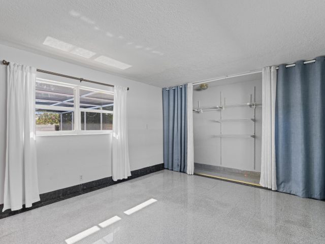 Продажа дома по адресу 2650 NE 22nd Street - фото 6524595