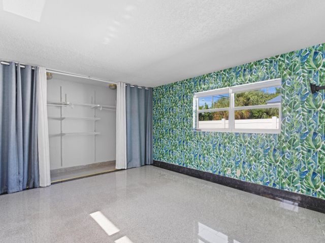 Продажа дома по адресу 2650 NE 22nd Street - фото 6524596