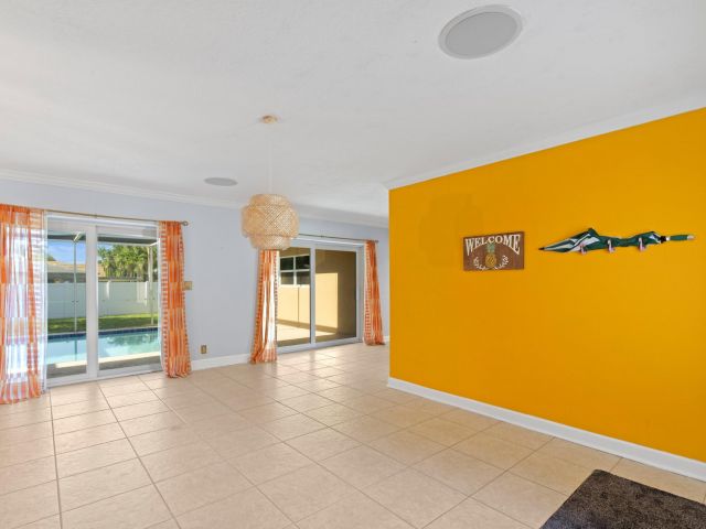 Продажа дома по адресу 2650 NE 22nd Street - фото 6524600